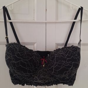 Black padded bra with white top stitch design